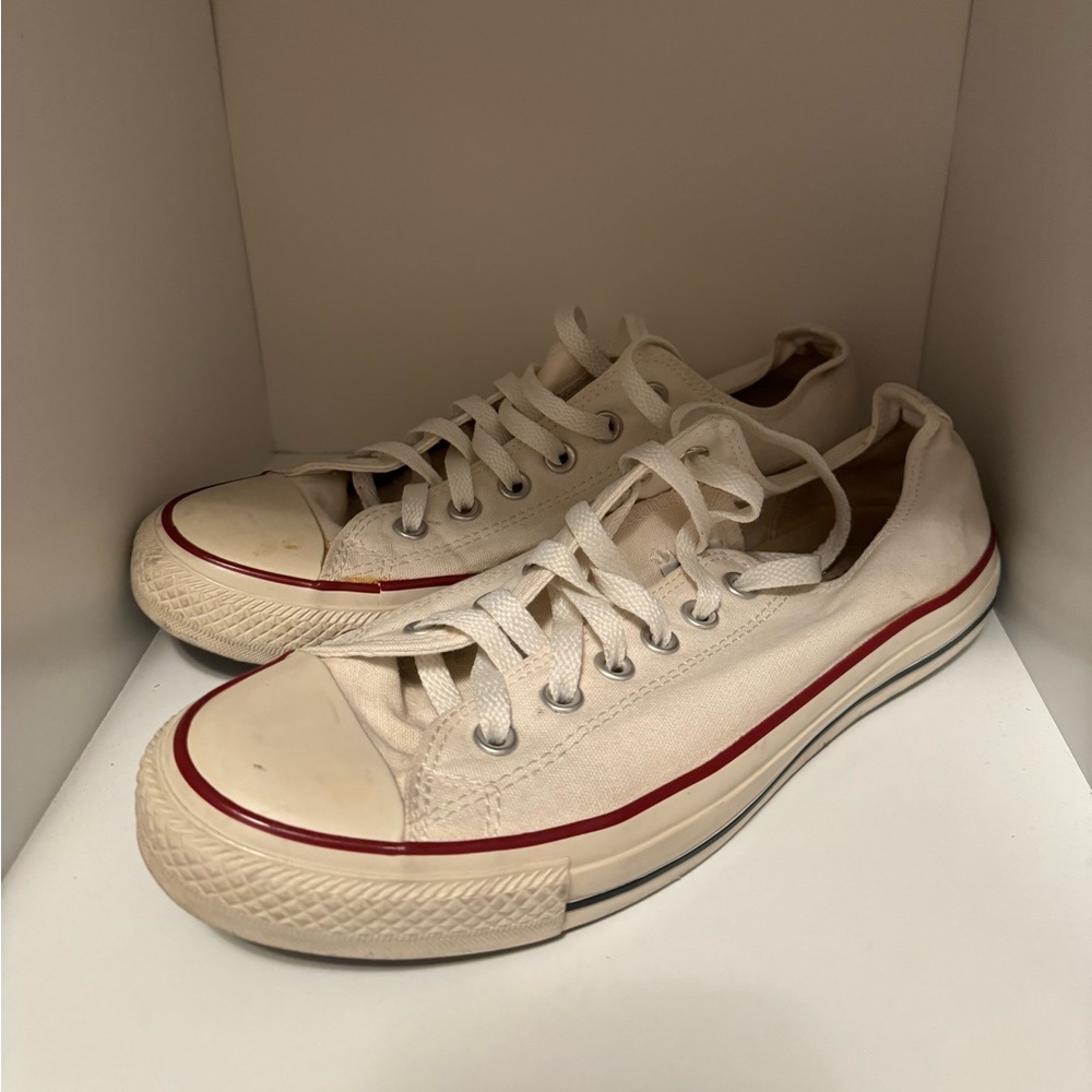 Reposhing White converse Women’s size 10 Men’s 8 Gray Women’s 9 men’s 7 Bundle